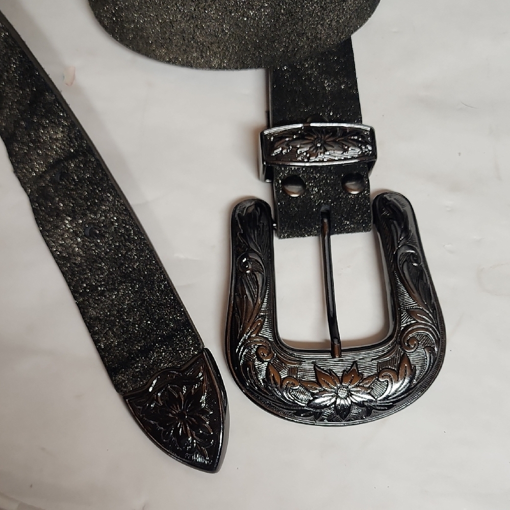 Gorgeous Western Size ML  Genuine Leather Belt Stunning Metallic Blackish Color